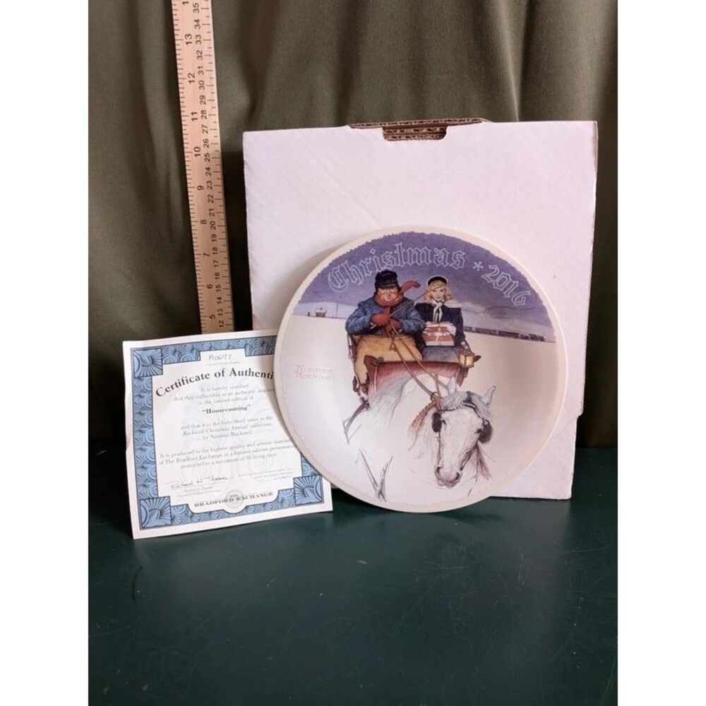 Vintage Norman Rockwell 2016 Christmas Plate Homecoming Edwin M Knowles COA Box